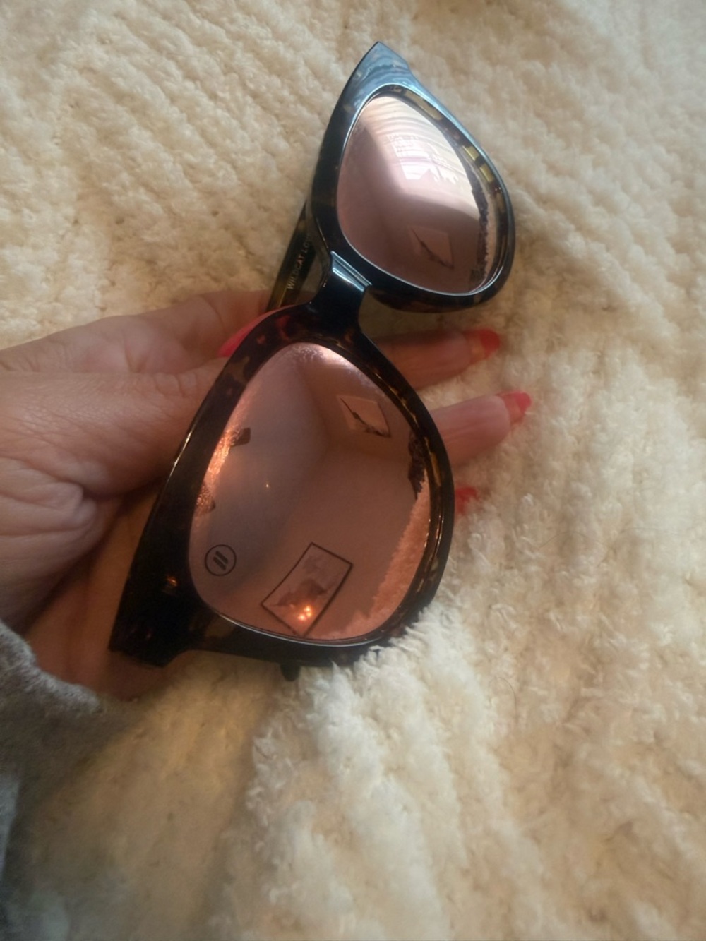 Tortoiseshell Frame Sunglasses with Rose Lenses - Women BLENDERS - Picture 2 of 4